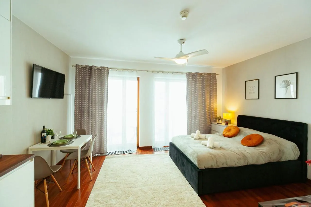Pawia 51 - Piekny Wiok Na Centrum Warszawy - Duzy Balkon - Smart Tv 55 Cali Wifi - Good Apartments Warsaw 0*,  Poland